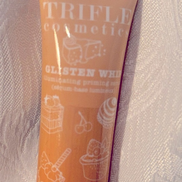 TRIFLE COSMETICS
Glisten Whip ...
$38
A unique illuminating primer - Picture 4 of 5